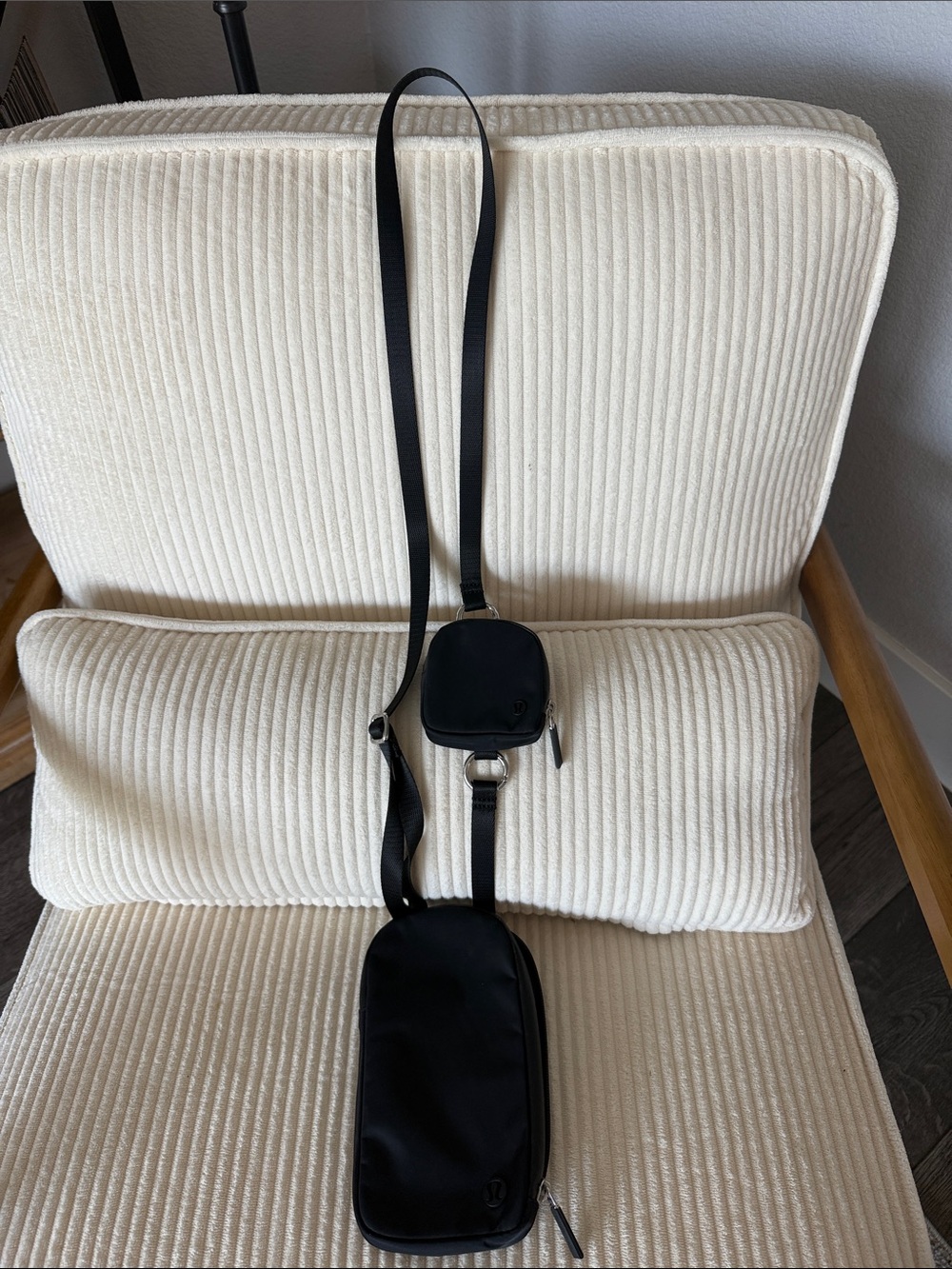 lululemon Modular Phone Crossbody Bag in black nylon.